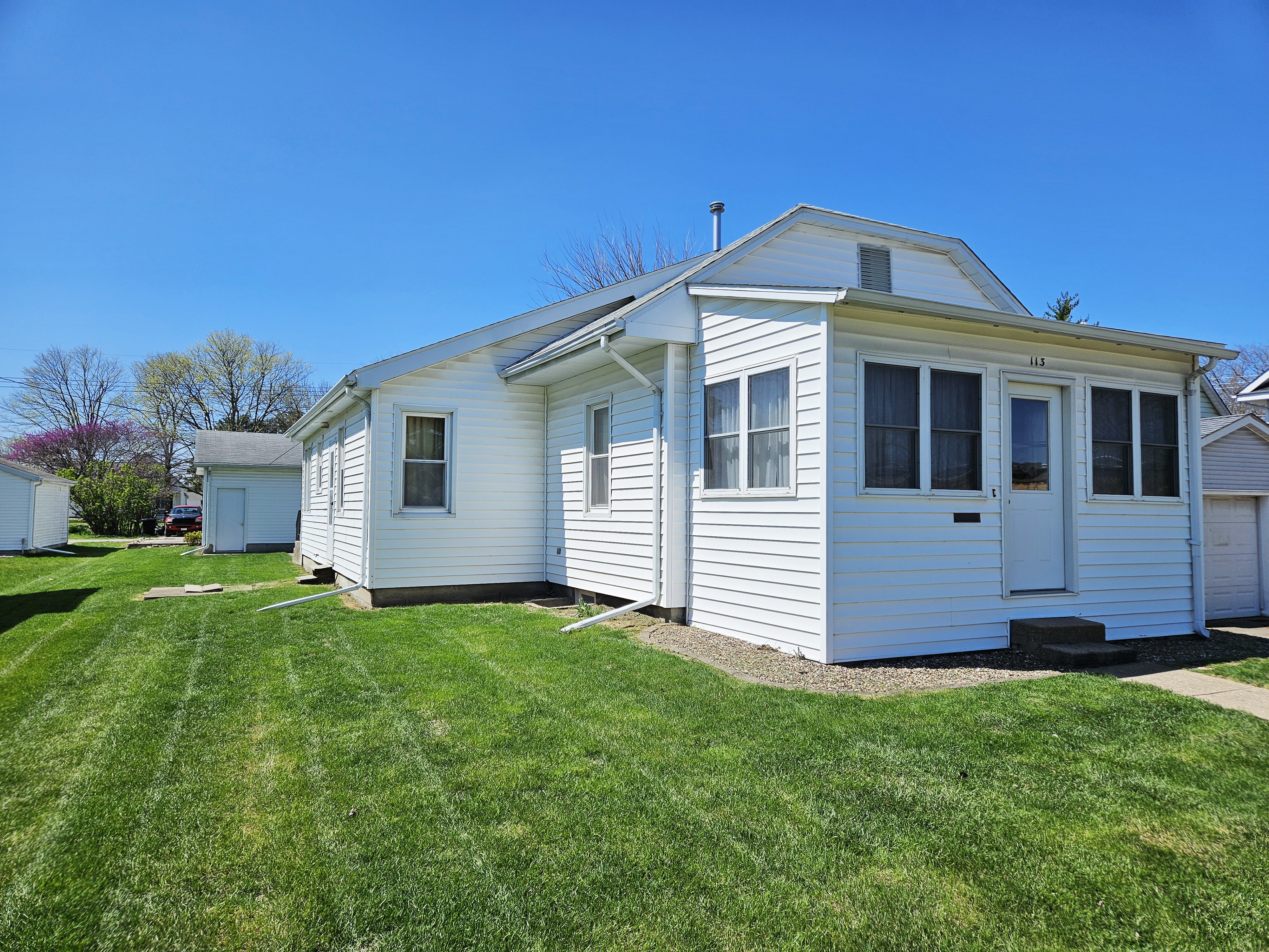 113 Summer St, West Burlington, Iowa — 2 bed ranch listed at $74,900